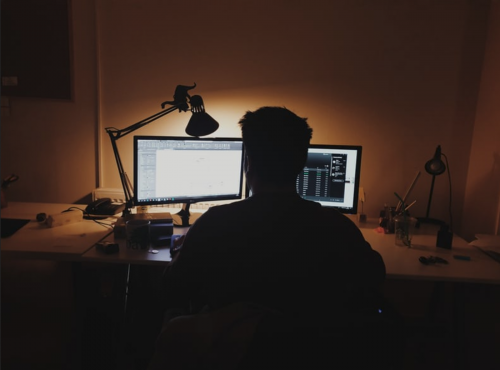 创意软件们宣布免费，在家办公硬件该怎么选