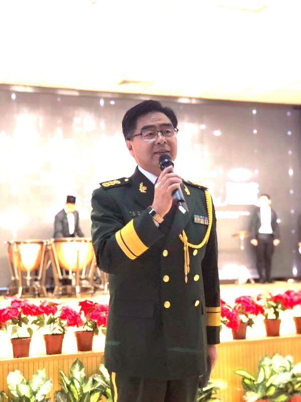 本人于1990年毕业于首都师范大学政法系政法专业