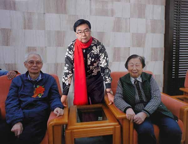  本人于1990年毕业于首都师范大学政法系政法专业