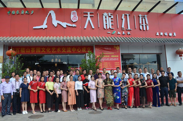向广西壮族自治区岑溪市百福山茶园文化艺术中心负责人莫总赠国画作品【高瞻远瞩】留念